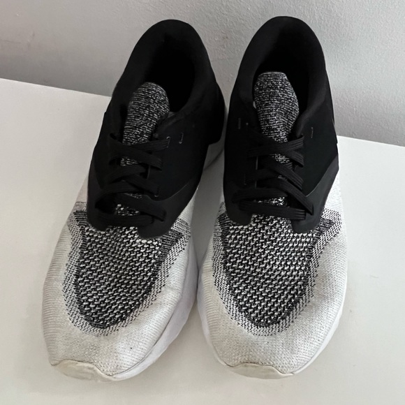 USED Nike Odyssey React 2 Flyknit FLR Running Womens 8.5 Shoes Sneakers - Picture 6 of 9